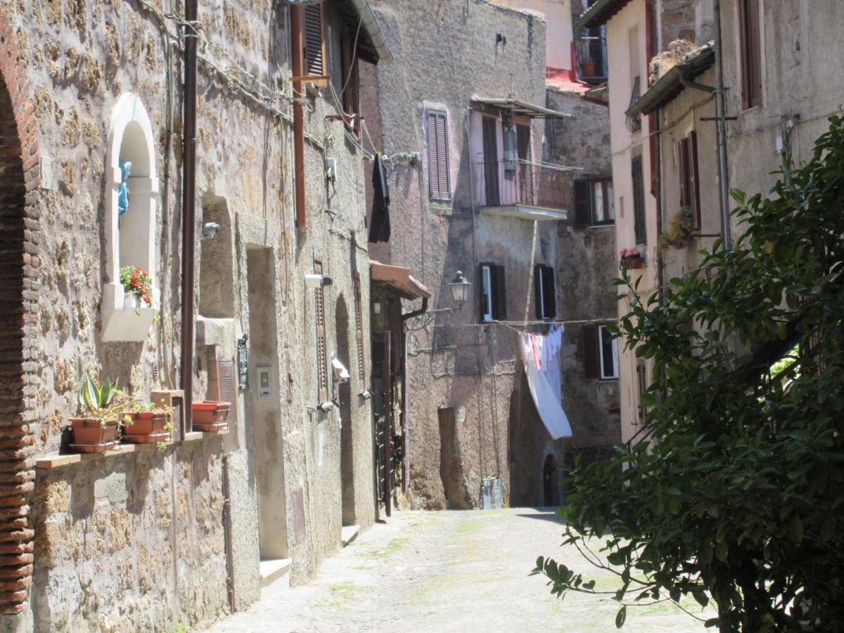 Radici Etrusche Sutri Hotel Bagian luar foto