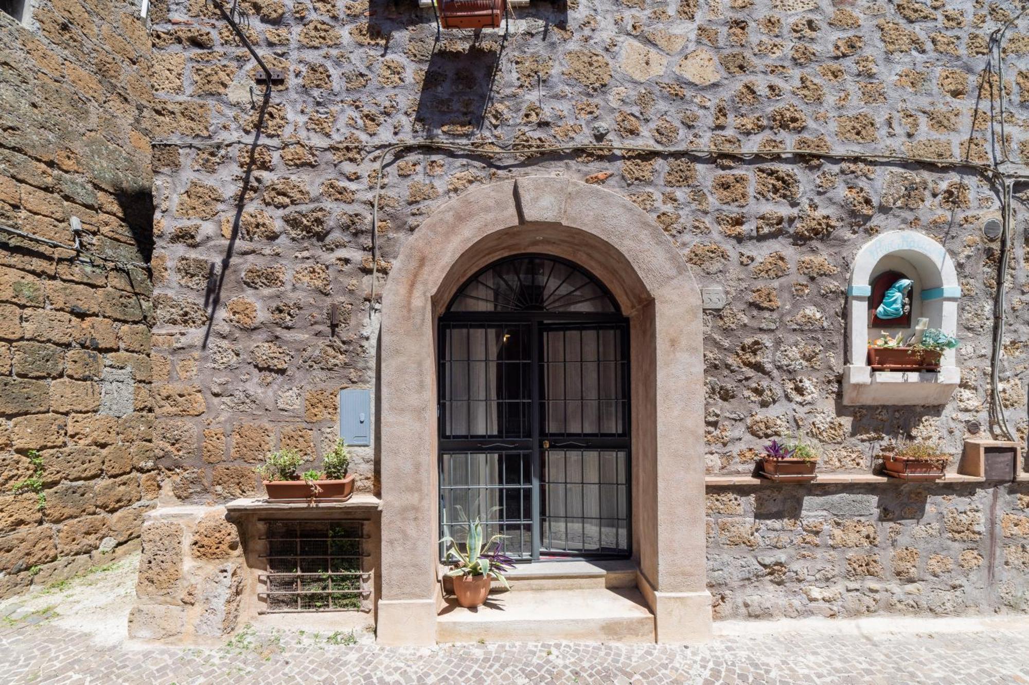 Radici Etrusche Sutri Hotel Bagian luar foto