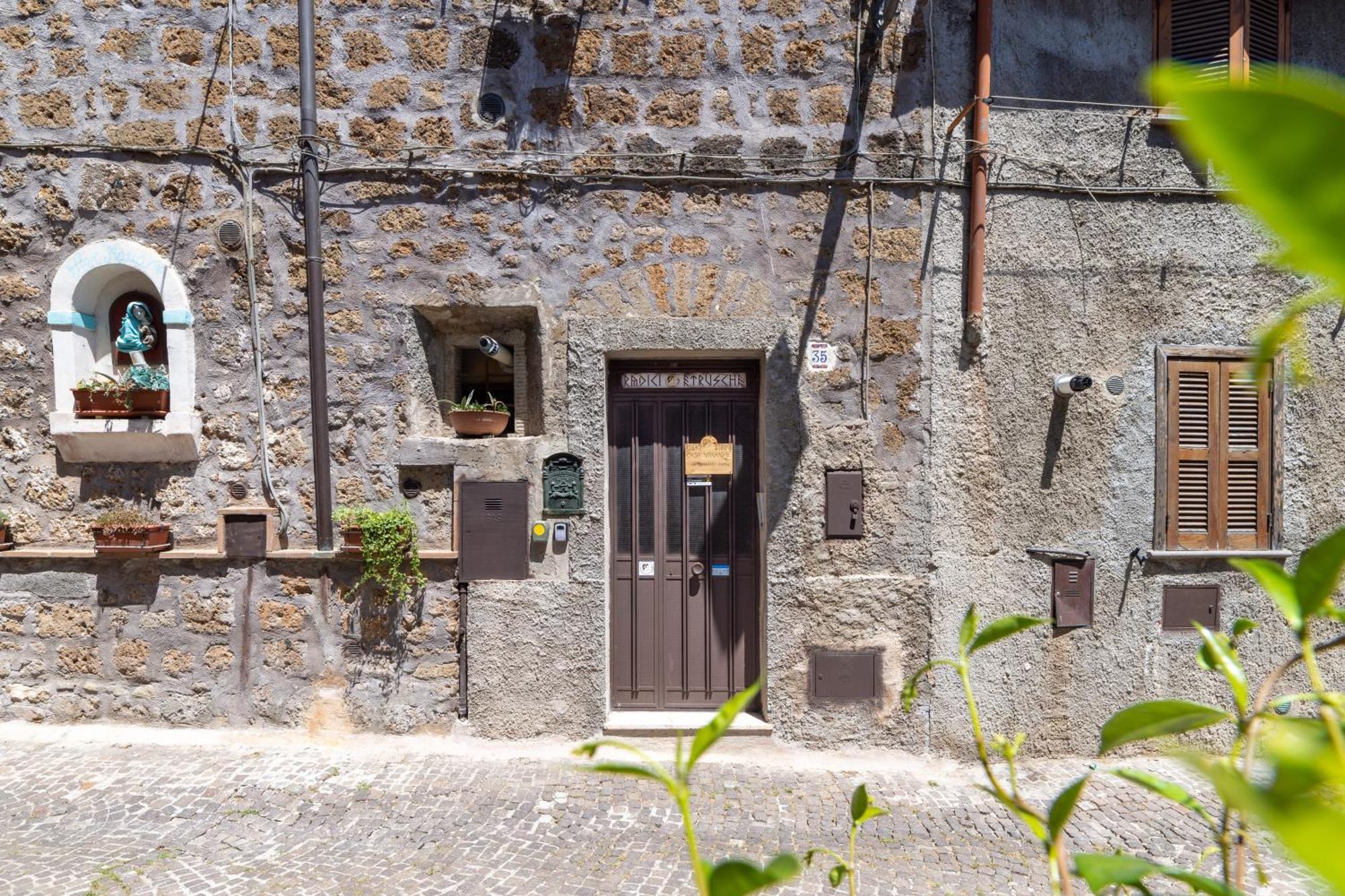 Radici Etrusche Sutri Hotel Bagian luar foto